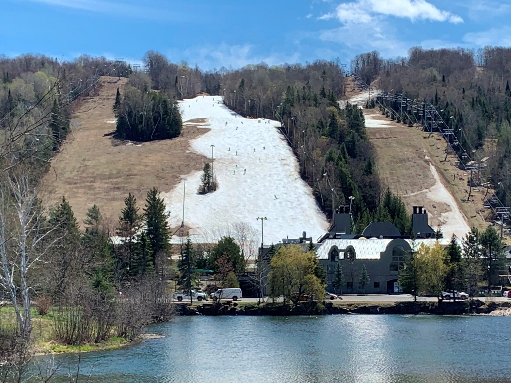 Sommet Saint-Sauveur, 2 mai 2020: Fin de la saison 2020-21 au QuÃ©bec - Zone.Ski
